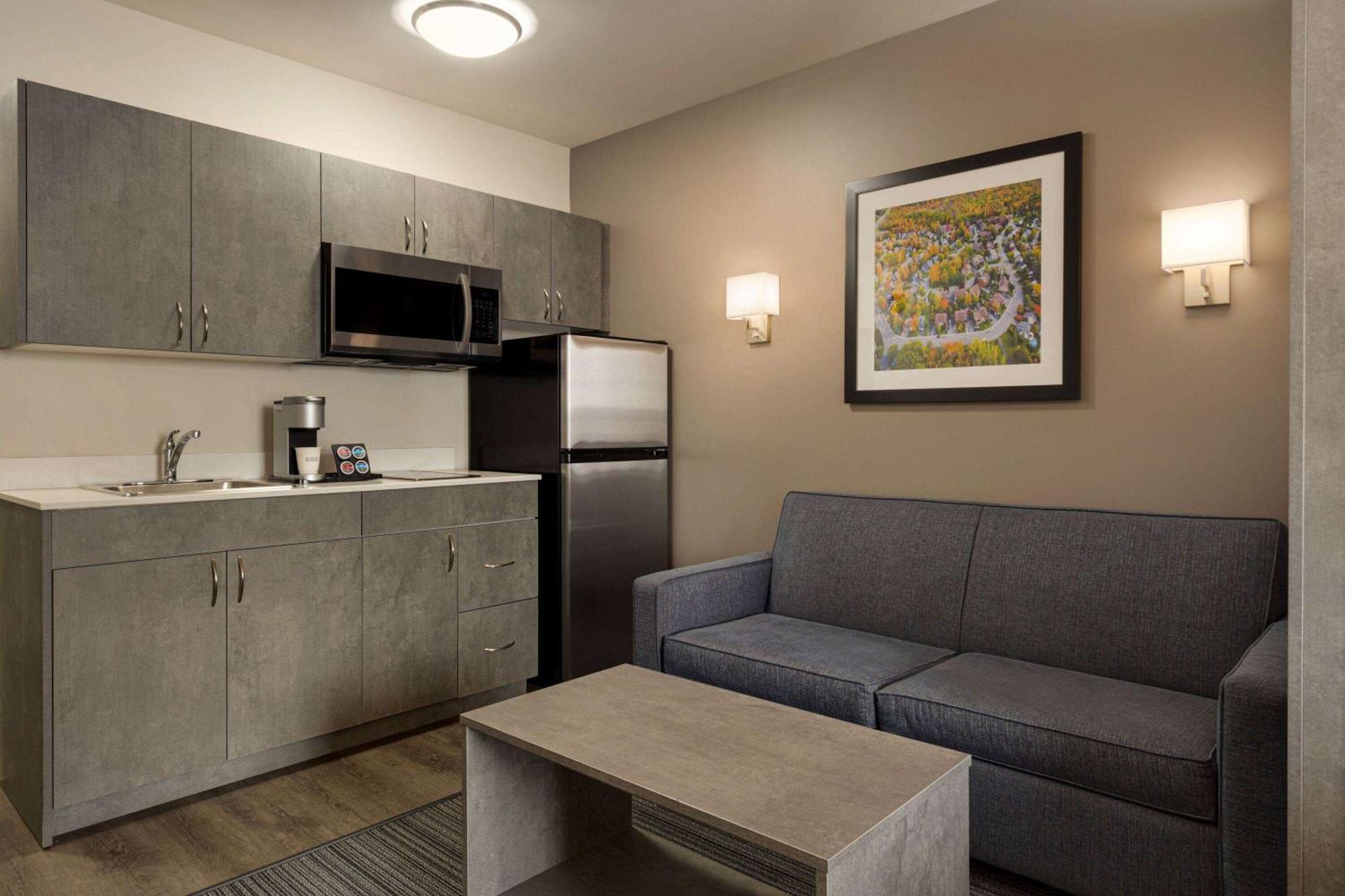 Microtel Inn & Suites By Wyndham Boisbriand 세인트테라세 외부 사진